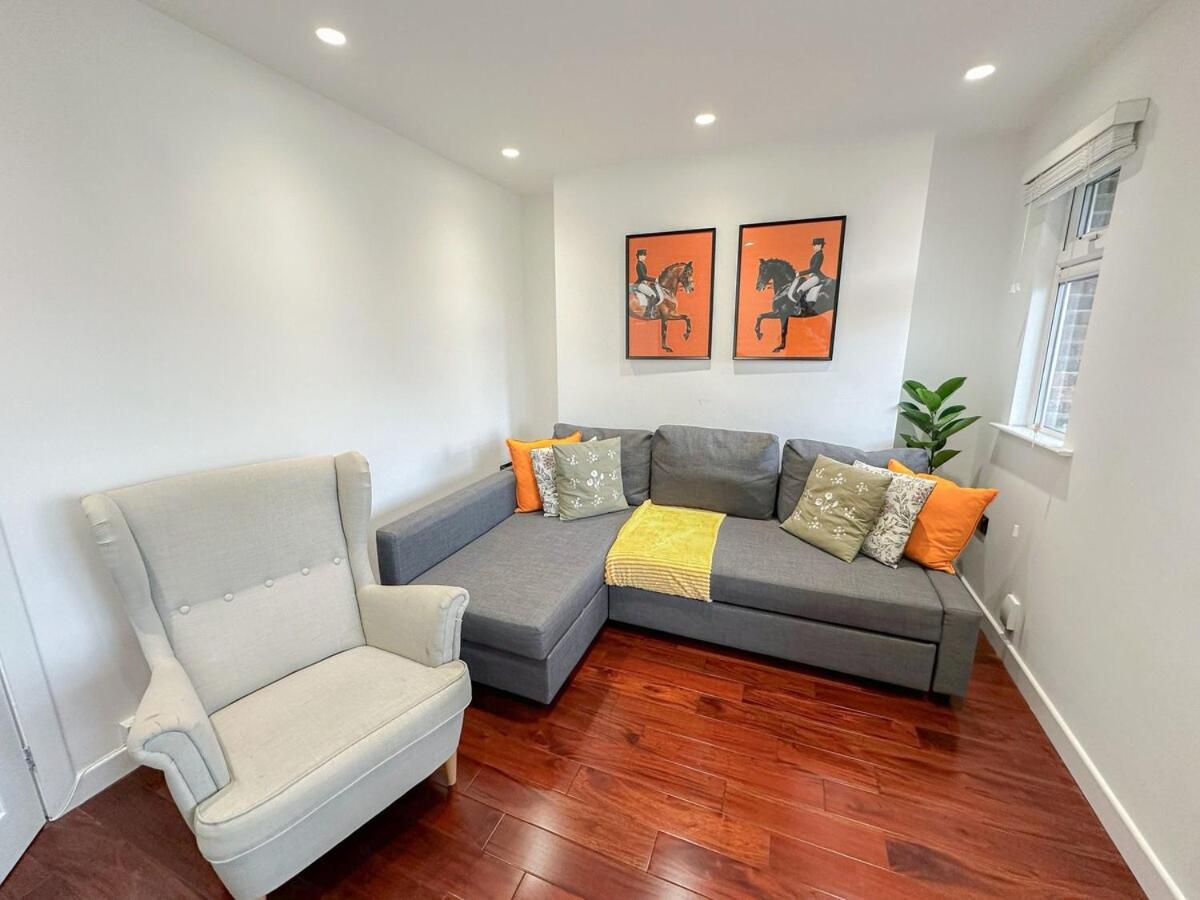Cozy 2-bedroom Flat With Private Balcony Near Islington Station, Canonbury *