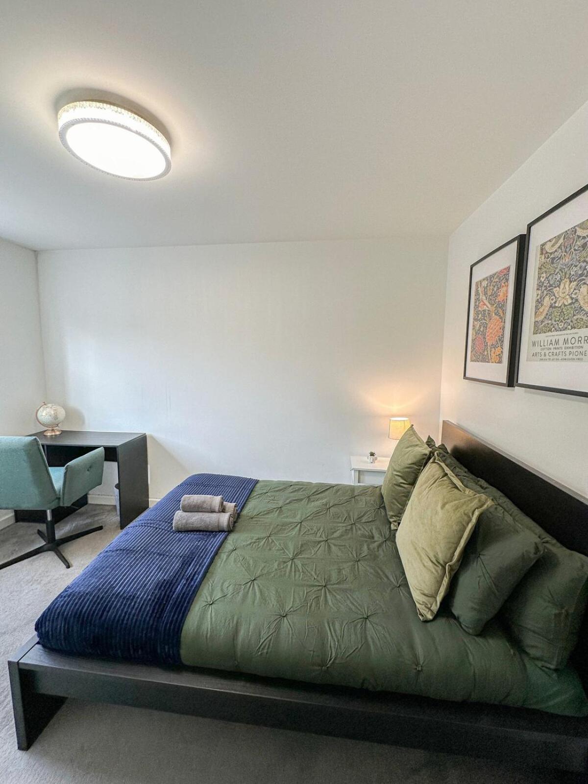 Cozy 2-bedroom Flat With Private Balcony Near Islington Station, Canonbury *
