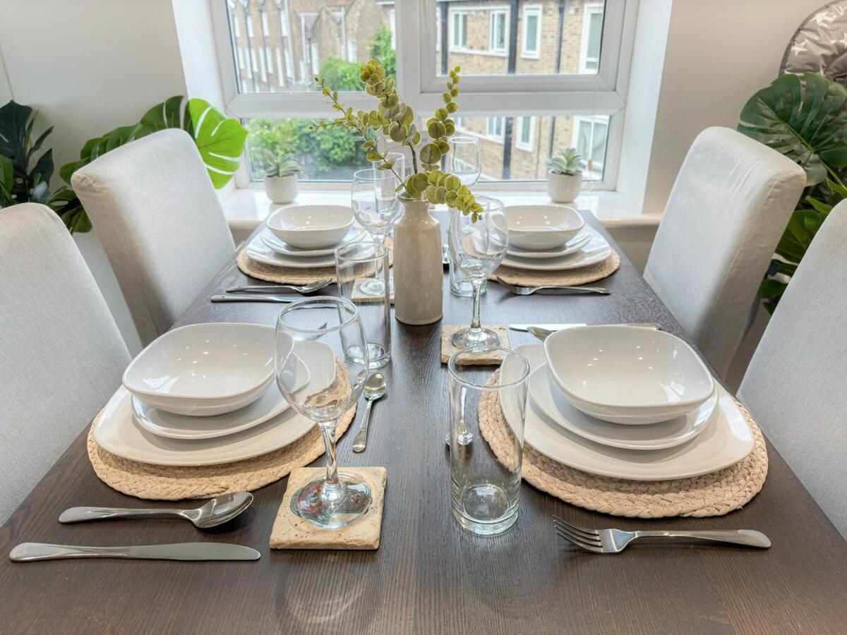 Cozy 2-bedroom Flat With Private Balcony Near Islington Station, Canonbury *