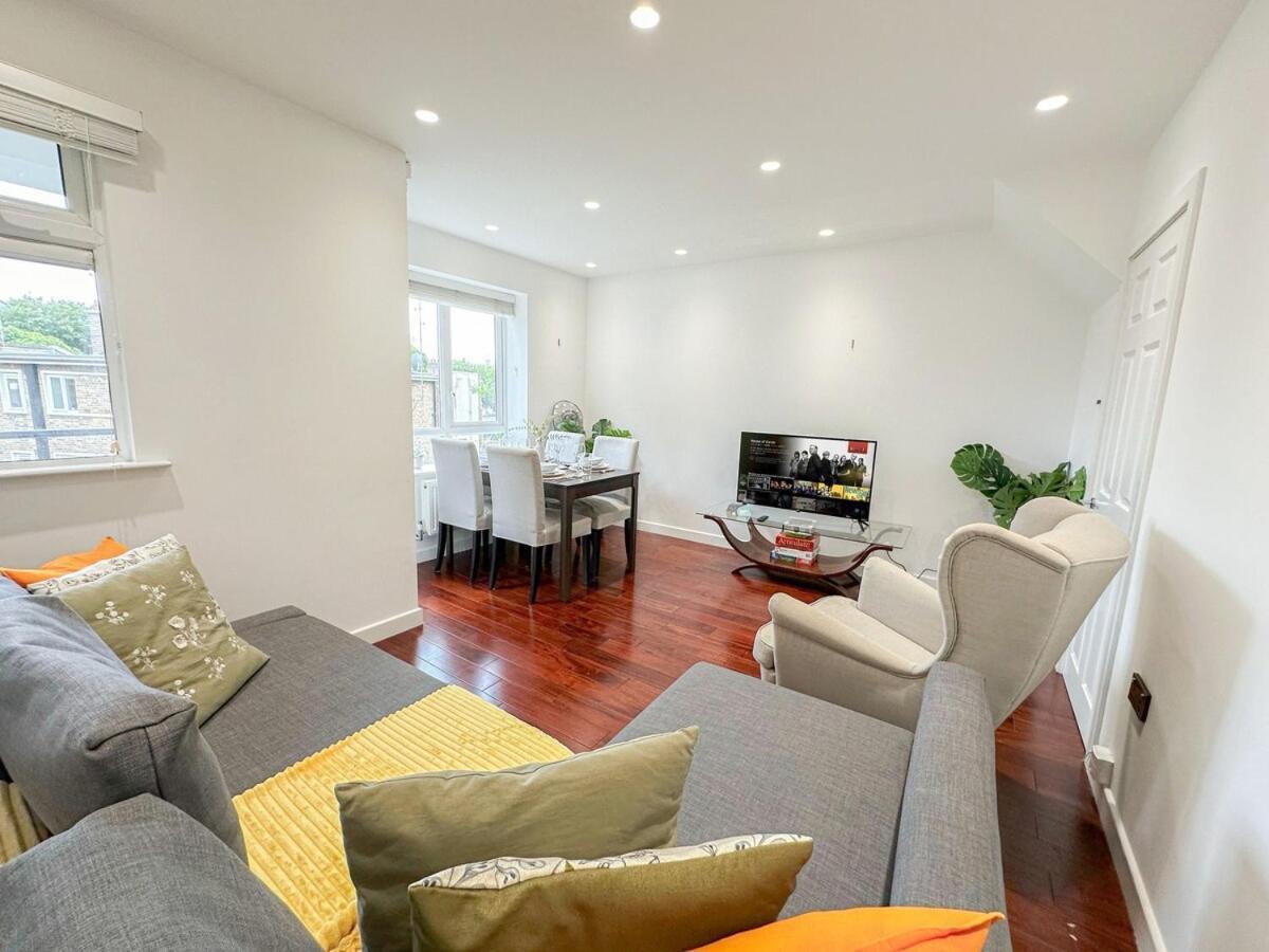 Cozy 2-bedroom Flat With Private Balcony Near Islington Station, Canonbury Appartement